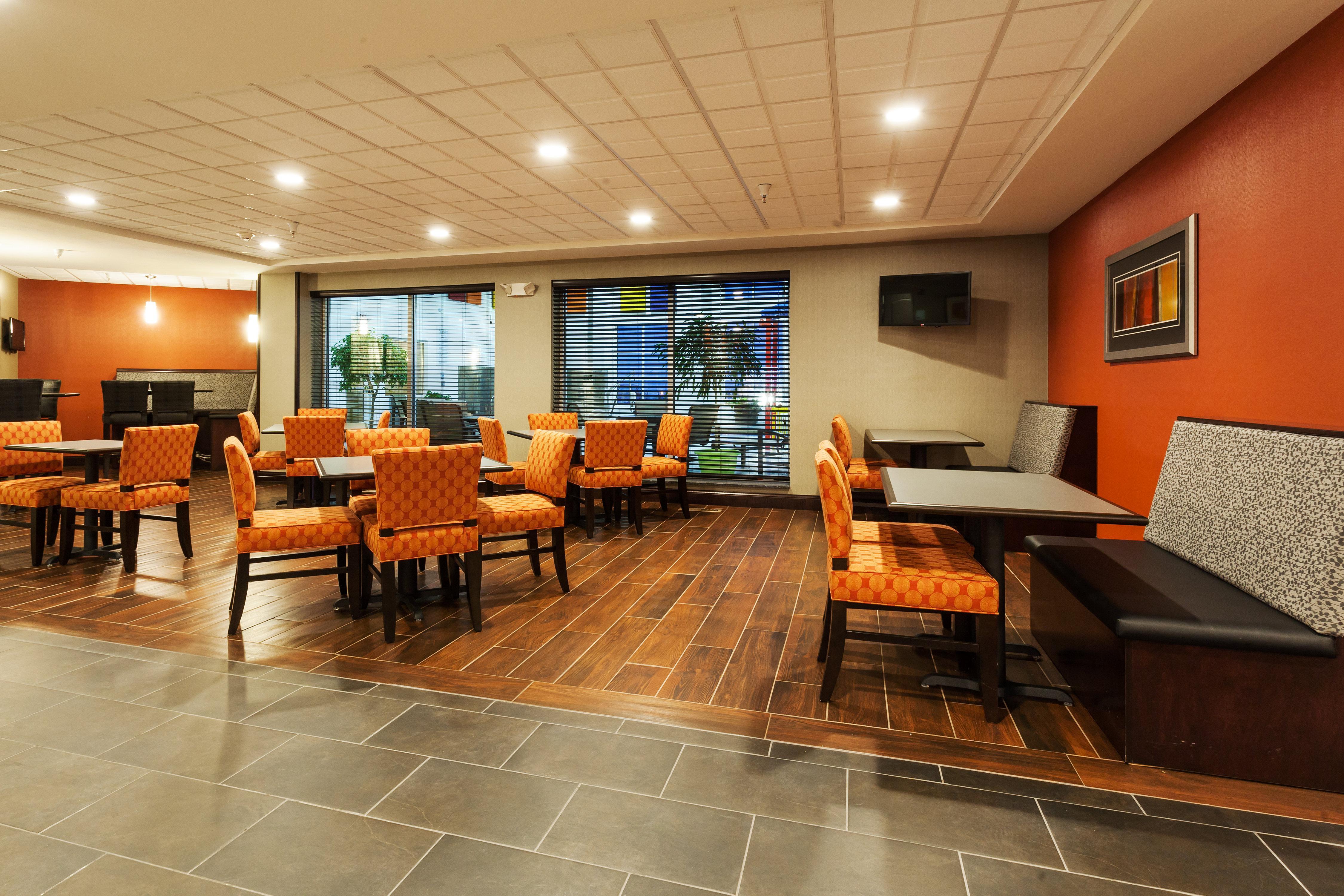 Holiday Inn Express & Suites Rapid City By Ihg Exterior foto